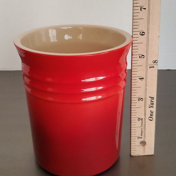 Le Creuset Stoneware Straight Cherry Red Ombre Finish Utensil Crock 6" - Picture 7 of 9